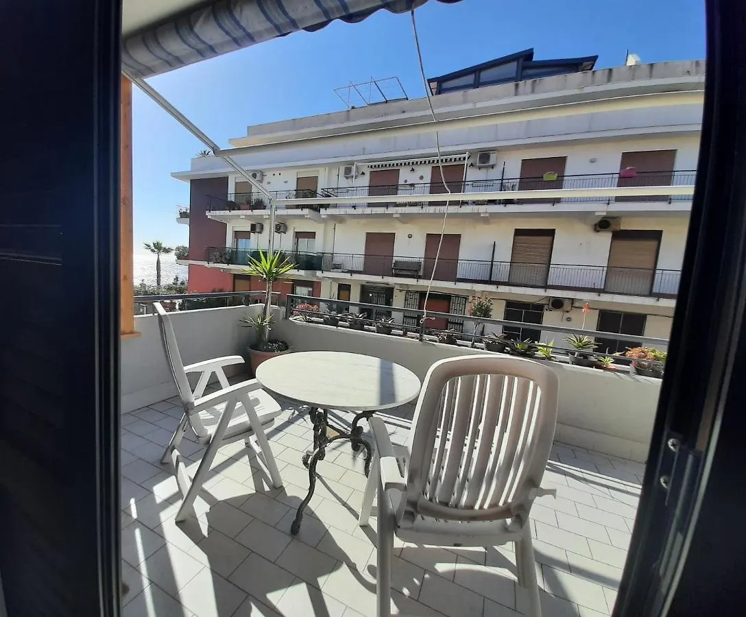 Casa Carolina, A 20 Metri Dal Mare In Pieno Centro Apartment Aci Castello