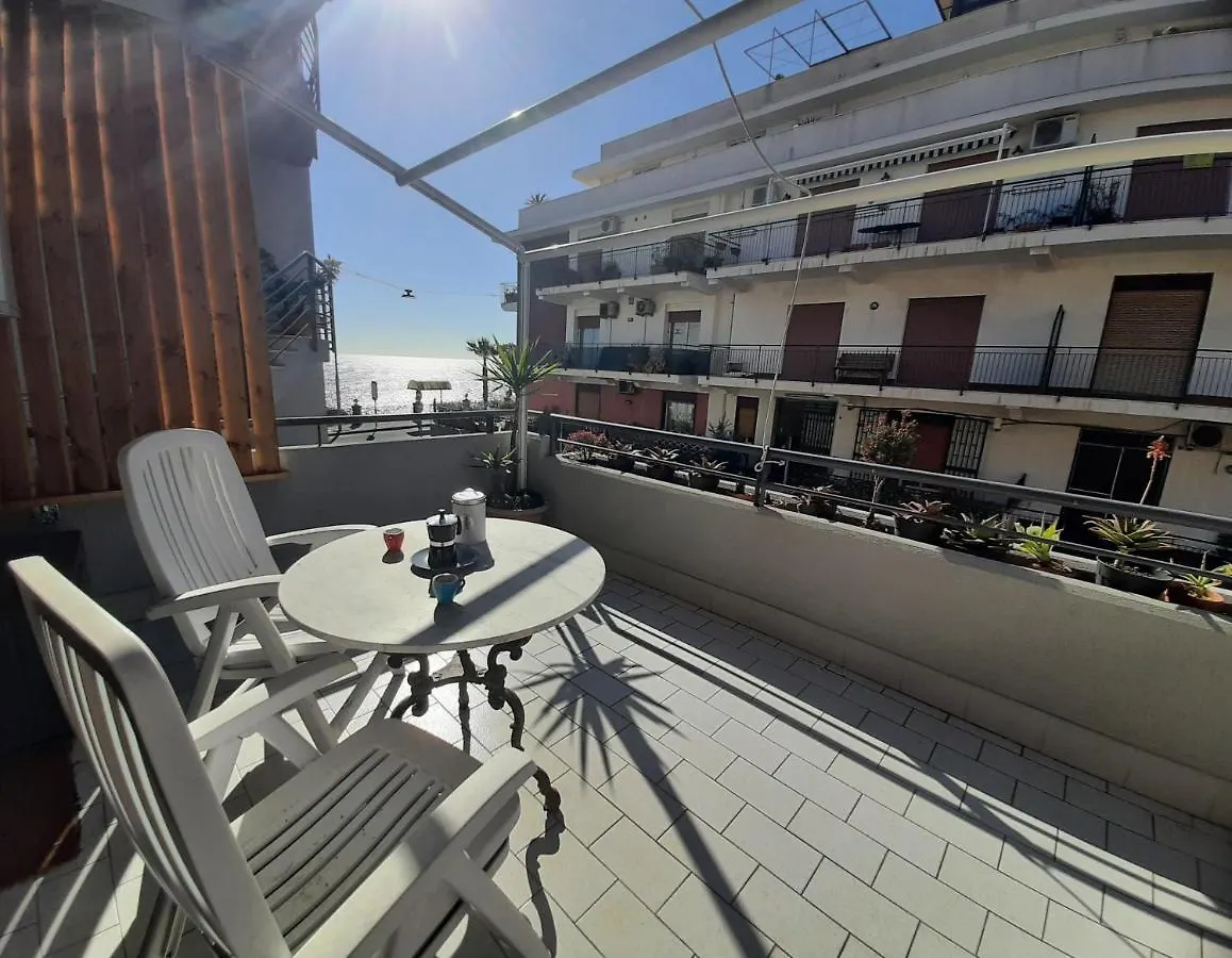 Casa Carolina, A 20 Metri Dal Mare In Pieno Centro Apartment Aci Castello Italy