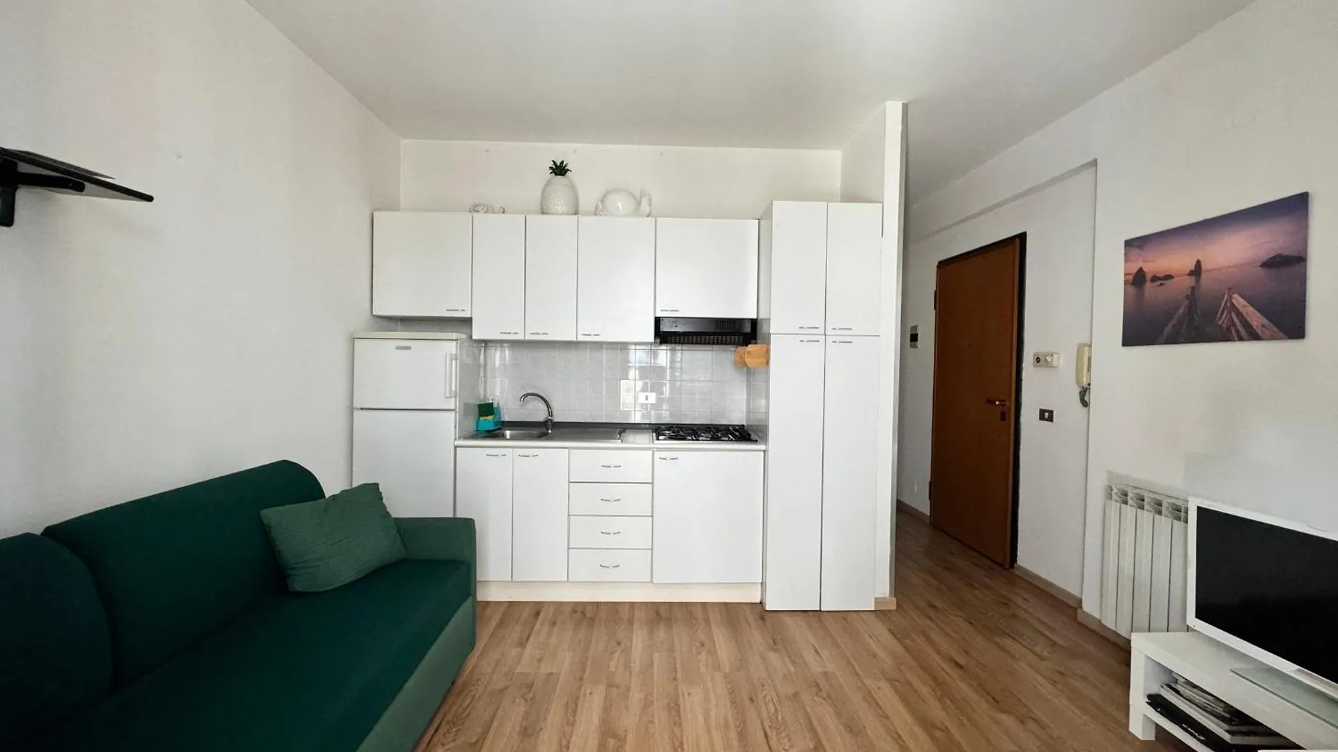 Casa Carolina, A 20 Metri Dal Mare In Pieno Centro Apartment Aci Castello